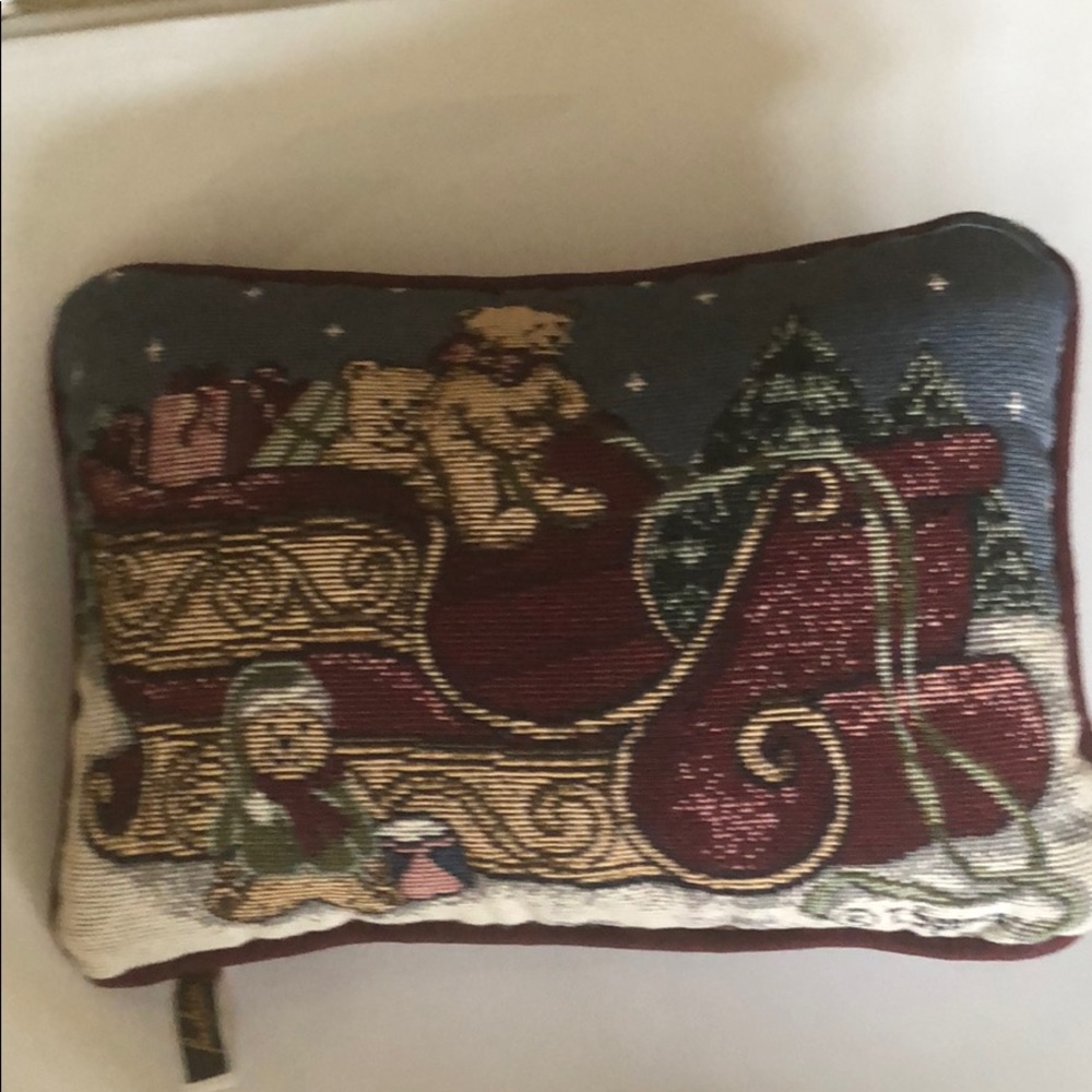 Holiday accent pillow EUC needlepoint style
